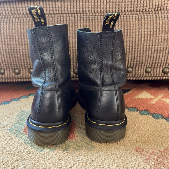 Excellent condition 1460 Dr. Martens ladies size 8 - Picture 2 of 11